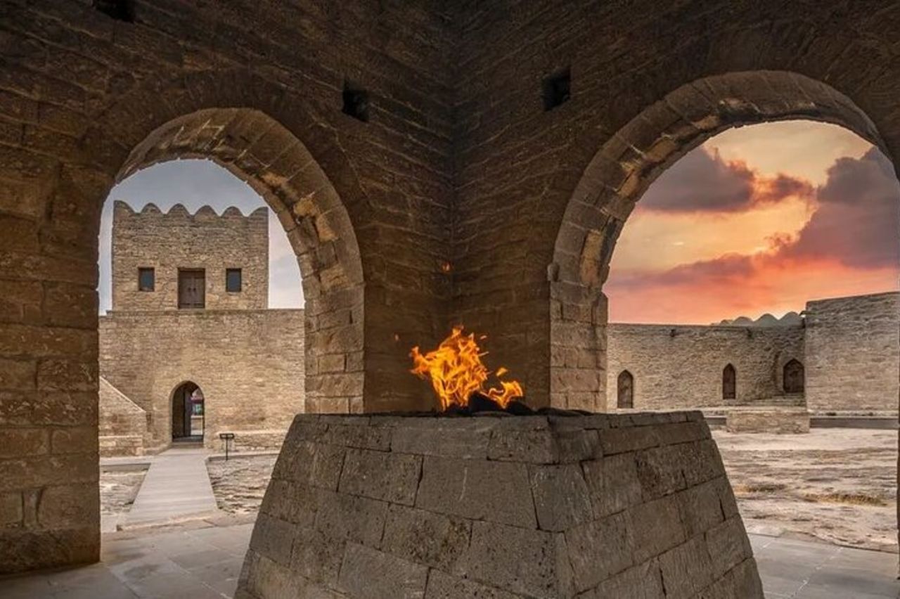 Baku Gobustan e Absheron Tour + biglietto gratuito per il centro Haydar Aliyev — 7