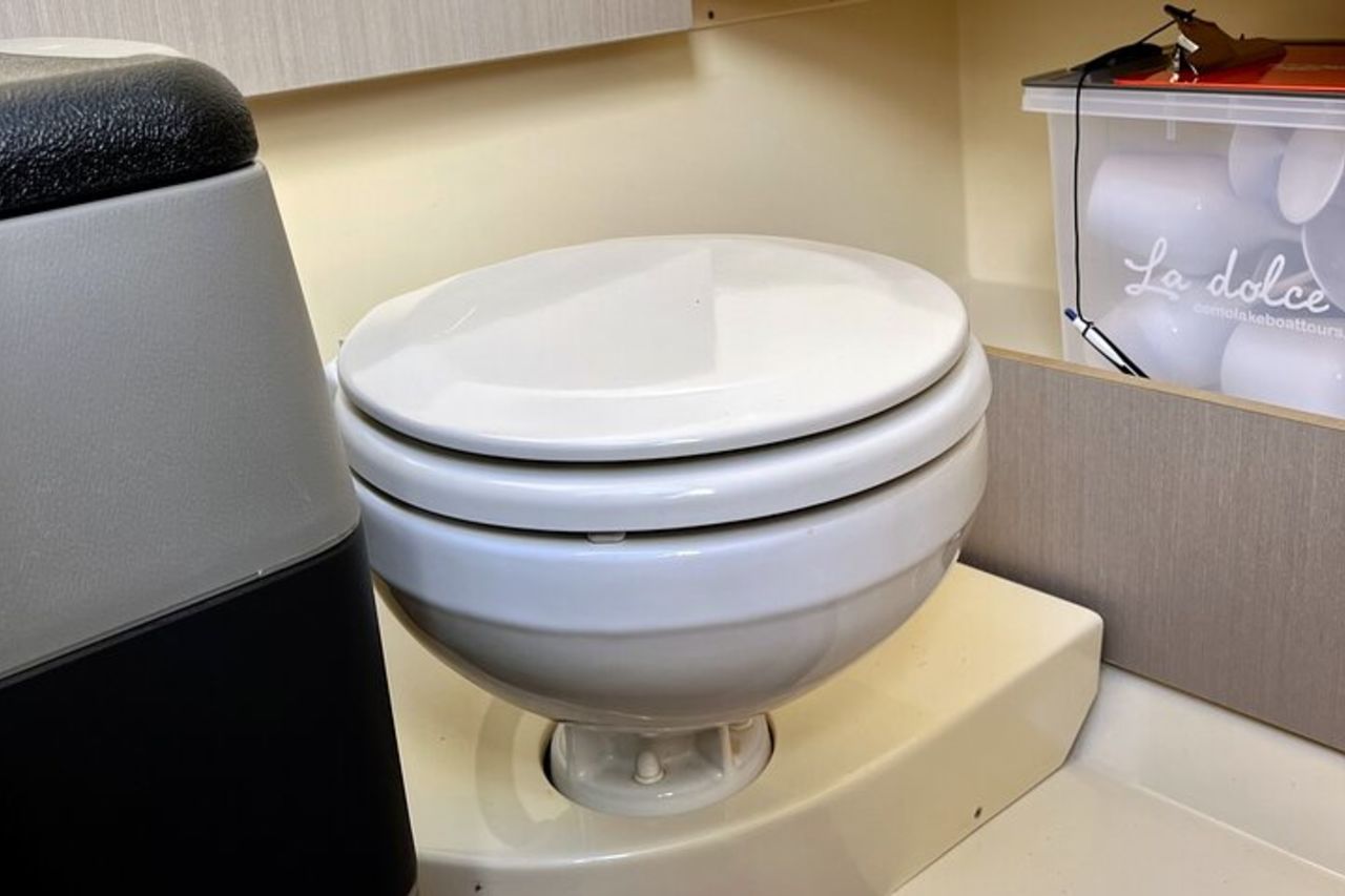 Varenna tour (4 H) Aperitivo in barca di lusso a bordo — 9