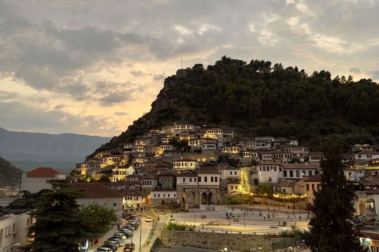Da Tirana: tour di un giorno a Berat UNESCO e al lago Belshi — 6