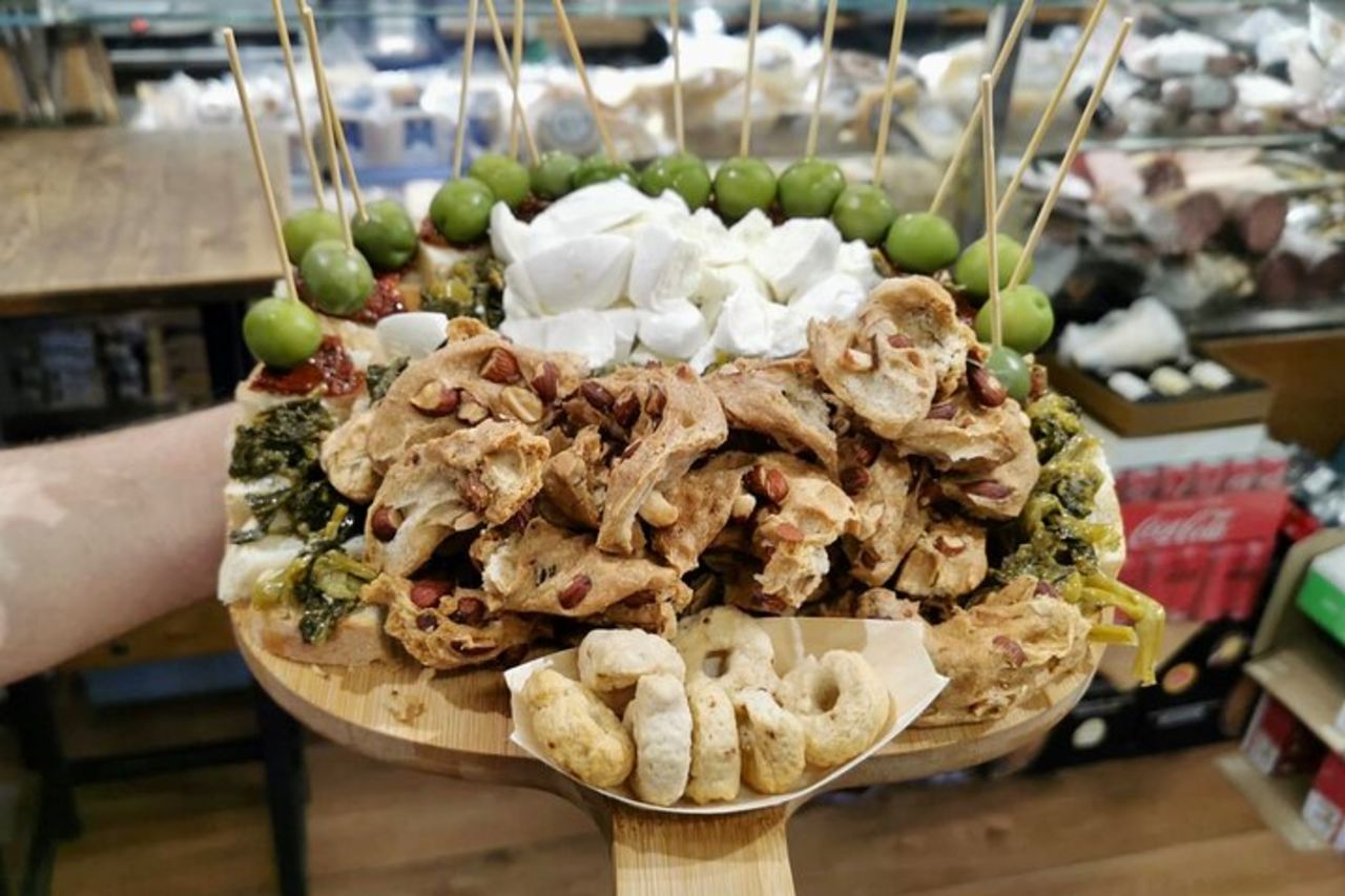 Tour dello Street Food di Napoli: Scopri i sapori locali con Guida Esperta