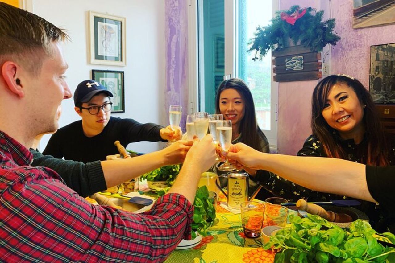 Esperienza del pesto alle Cinque Terre a Riomaggiore — 3