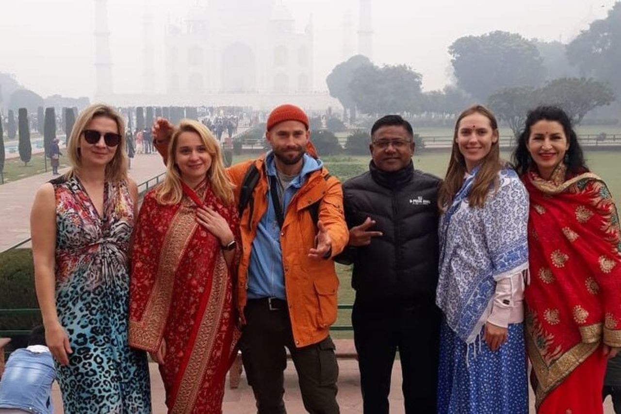 Salta la coda Taj Mahal Agra Fort Auto e Guida turistica da Agra — 9