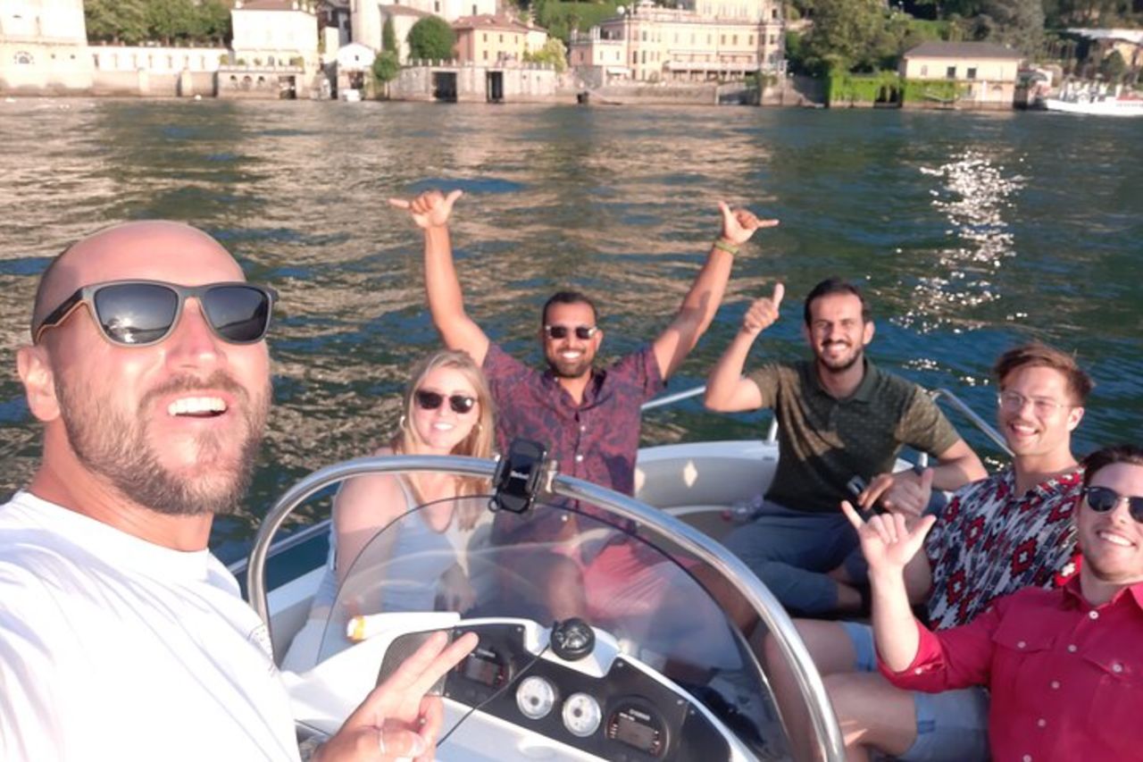 Lake Como: 2h Small-Group Boat Tour with Prosecco & Villas