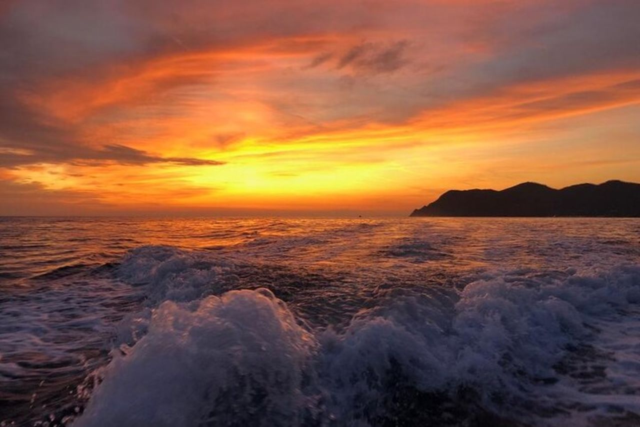 Crociera al tramonto alle Cinque Terre con sosta per il bagno {wine inc!} — 7