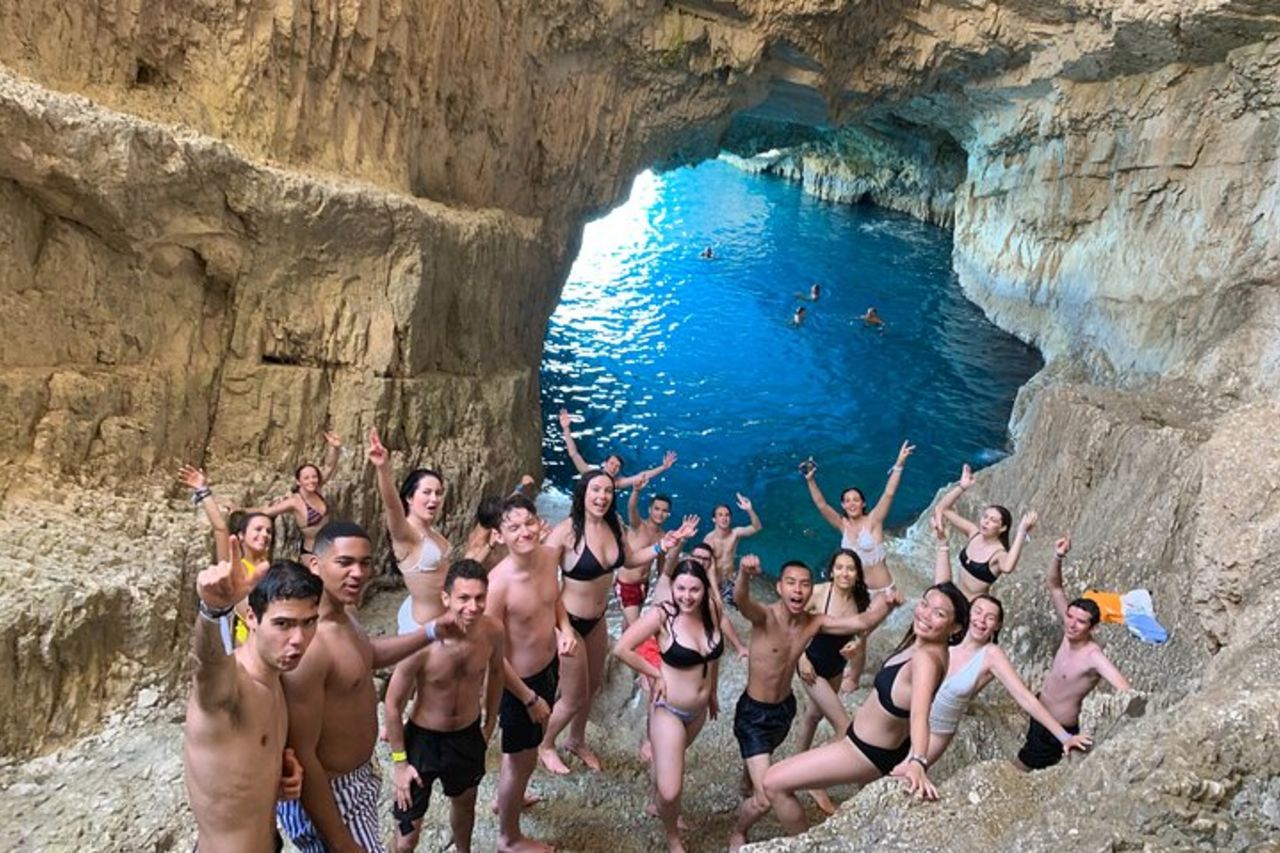 Tour in barca di Zante: Relitto della nave e grotte blu locali con 3 soste per il nuoto — 8