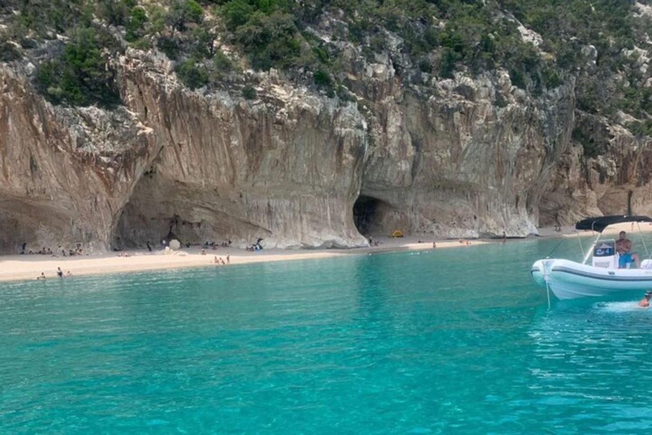 Gita in motoscafo nel Golfo di Orosei con aperitivo da Cala Gonone — 7