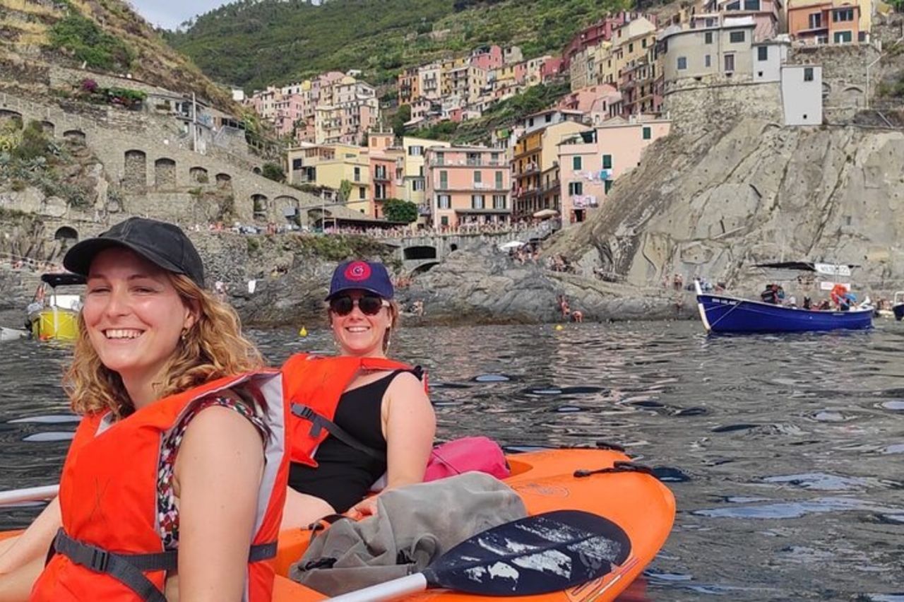 Avventura in kayak alle Cinque Terre da Riomaggiore — 3