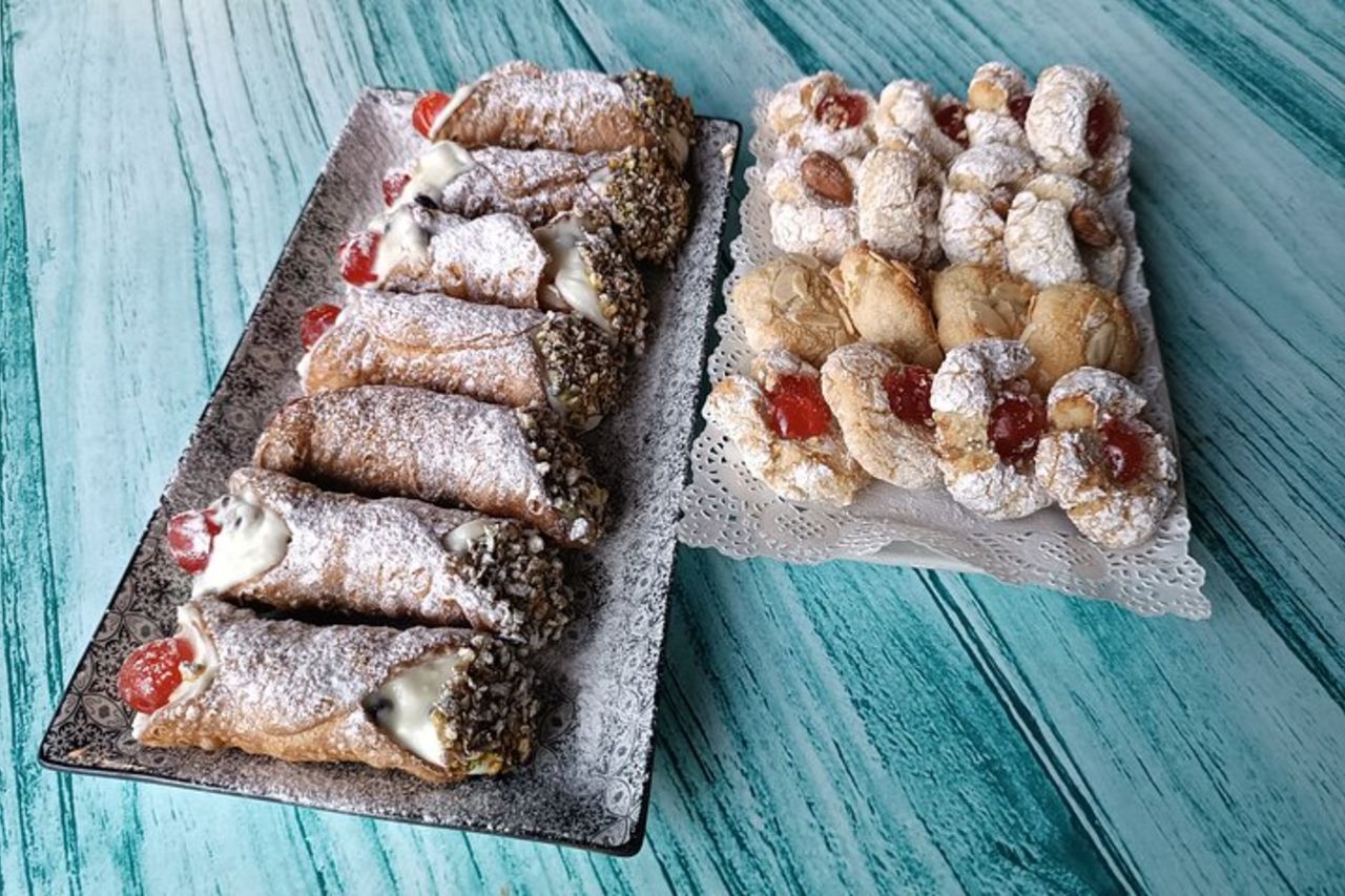 Lezione di cucina siciliana con cannoli e biscotti alle mandorle — 9