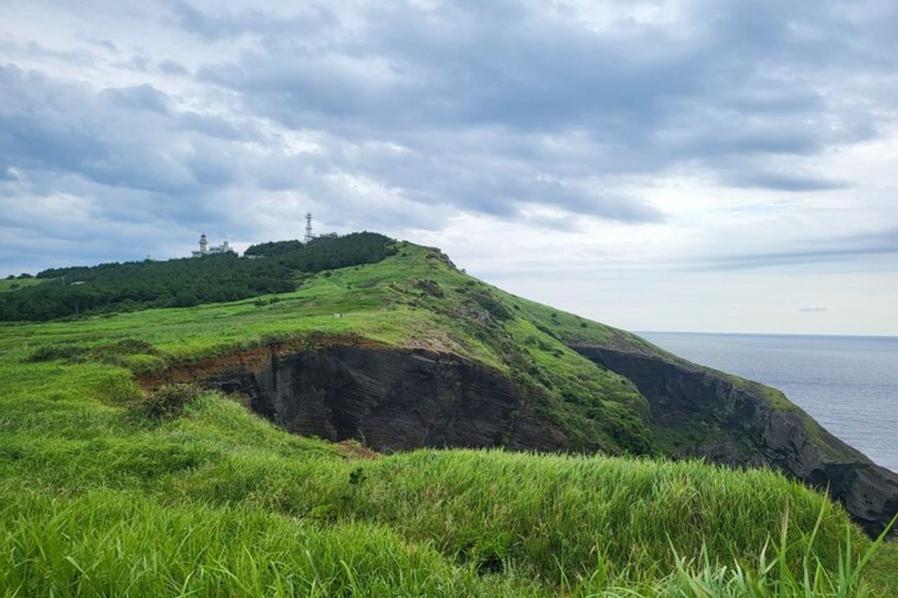 Esperienza di trekking privata Jeju Geopark Gotjawal e Oreum — 2