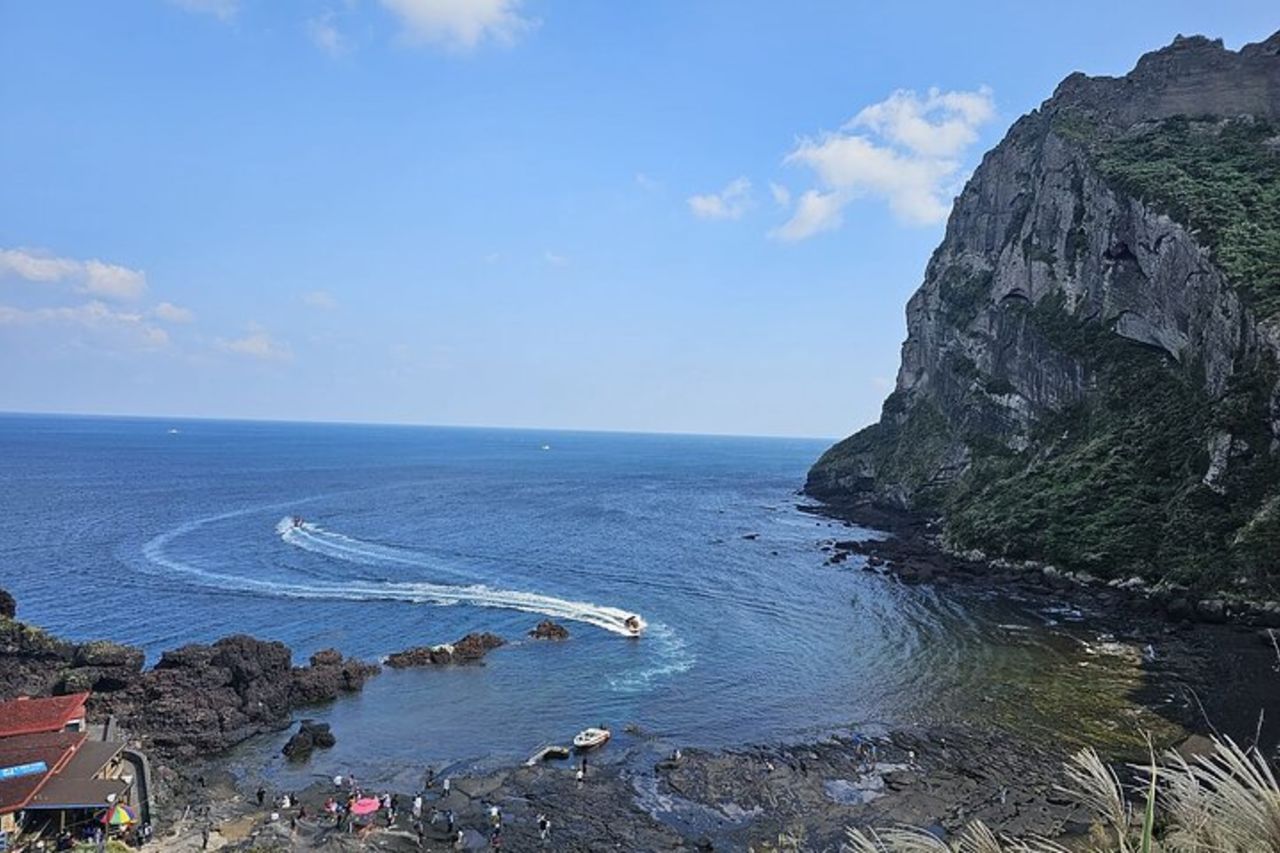 Esperienza di trekking privata Jeju Geopark Gotjawal e Oreum — 4
