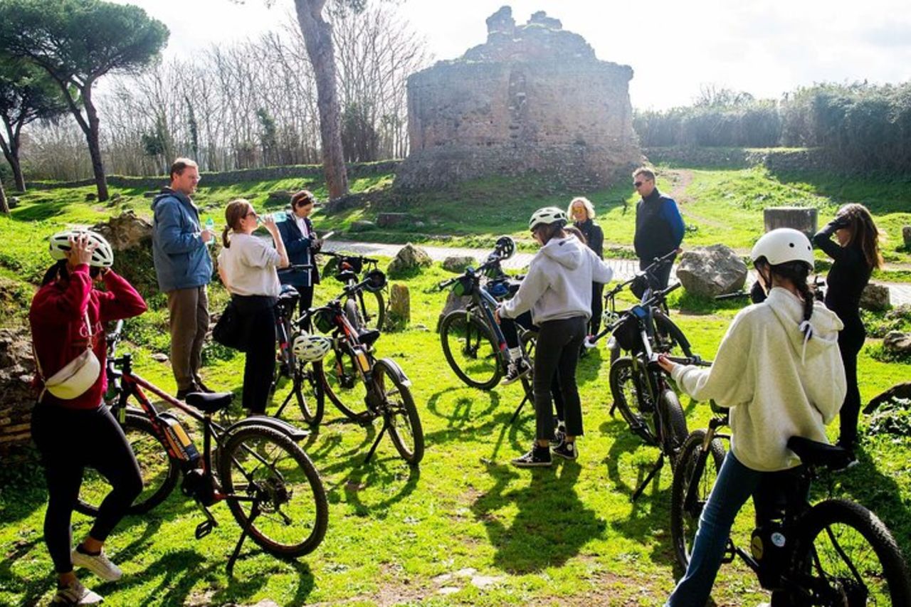 Tour in bicicletta degli acquedotti della Via Appia (Catacombe e opzione pranzo) — 7