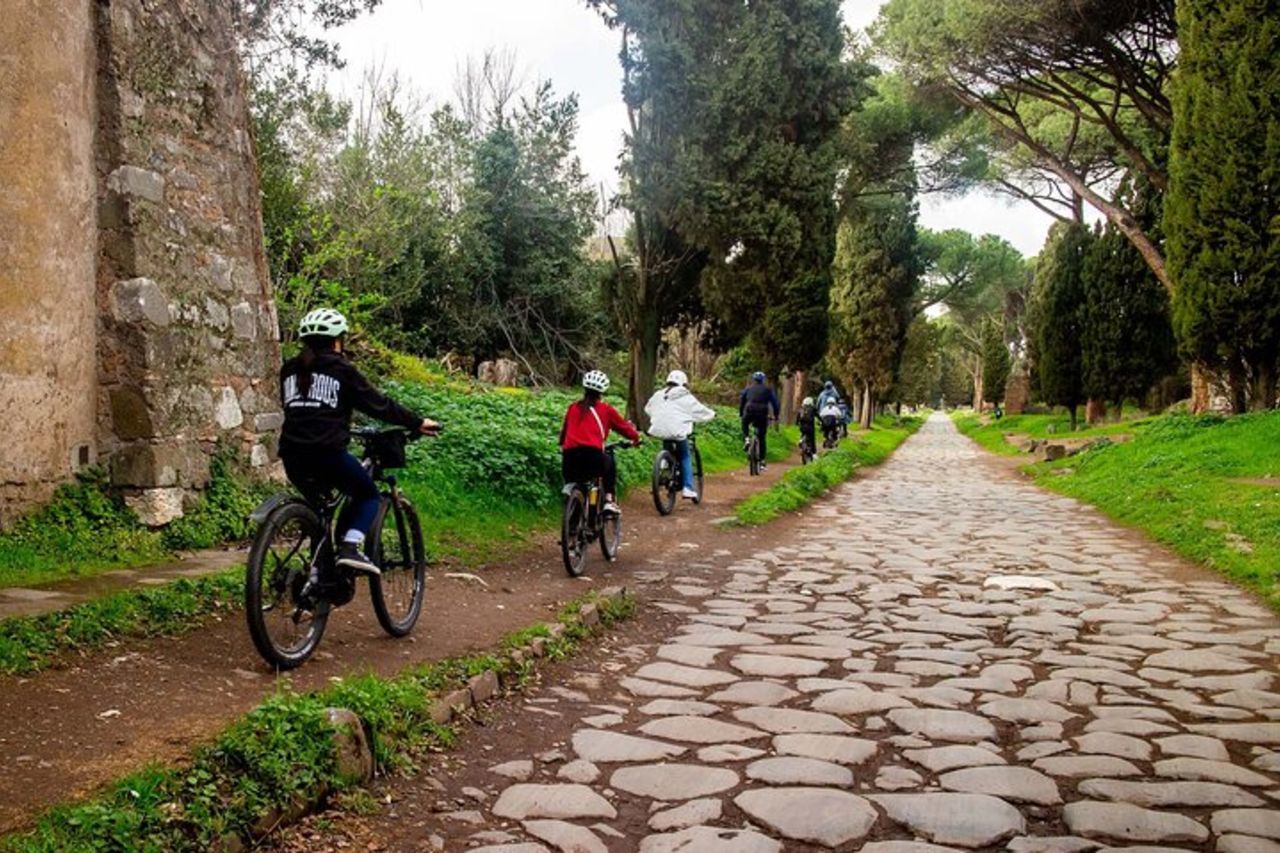 Tour in bicicletta degli acquedotti della Via Appia (Catacombe e opzione pranzo) — 3