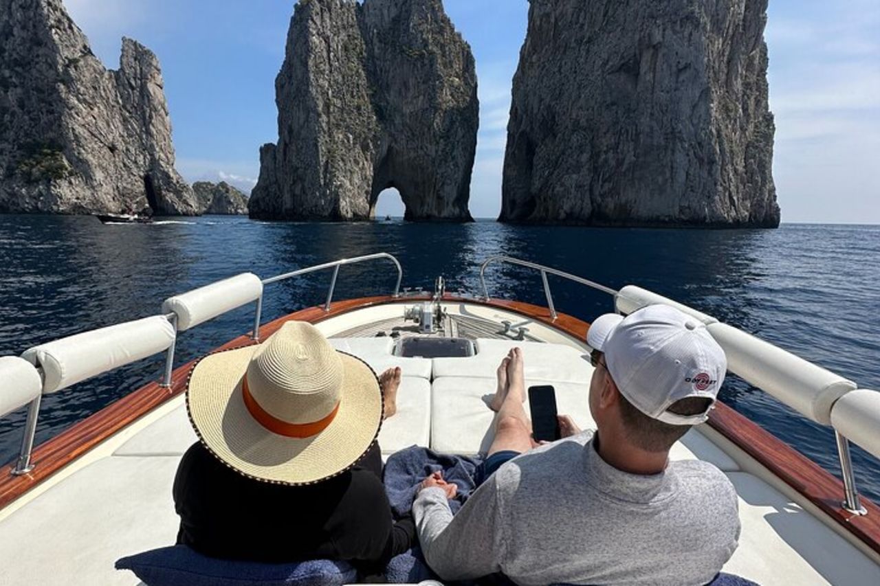 Tour Privato in Barca nell'Isola di Capri — 3