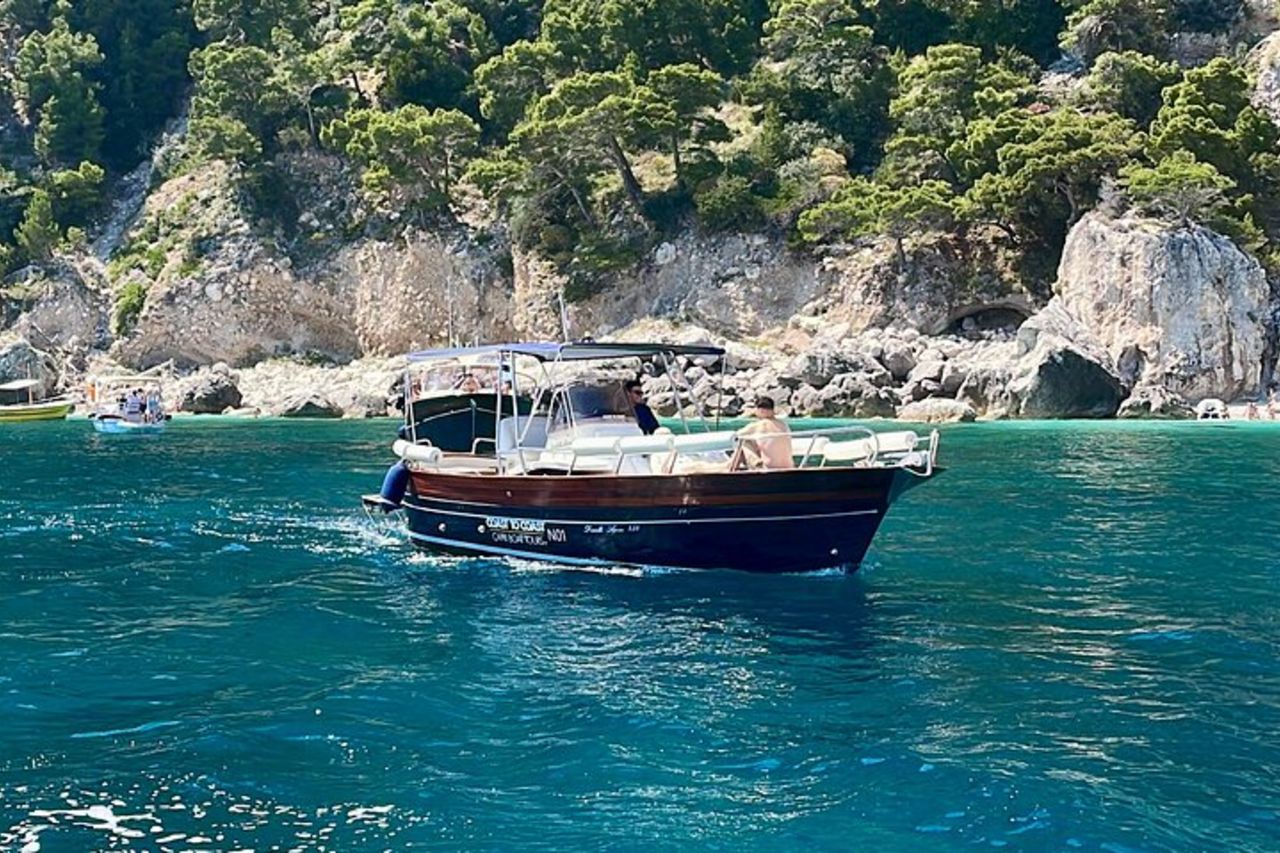 Tour Privato in Barca nell'Isola di Capri — 6