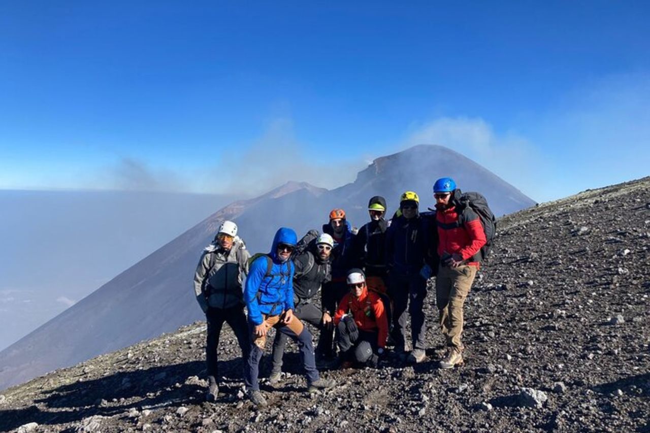 Crateri Sommitali dell'Etna in 4x4 e Trekking — 4