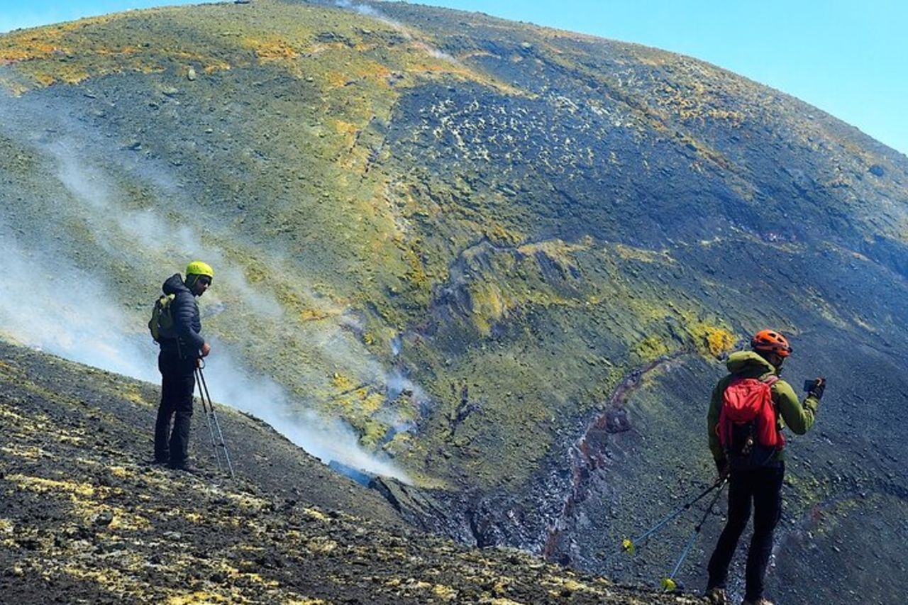Crateri Sommitali dell'Etna in 4x4 e Trekking — 6