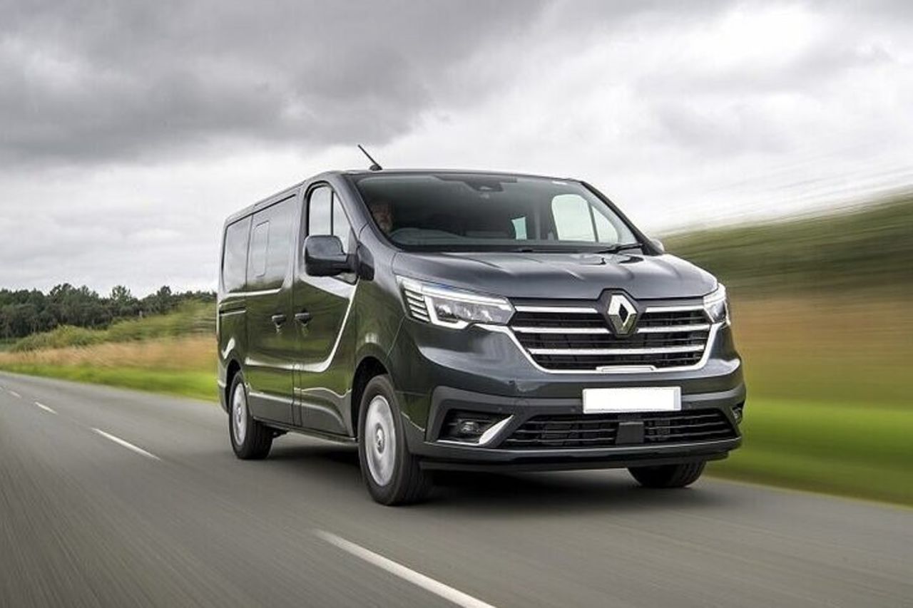 Arrivo Trasferimento privato Aeroporto di Alghero AHO a Sassari City in minivan — 6