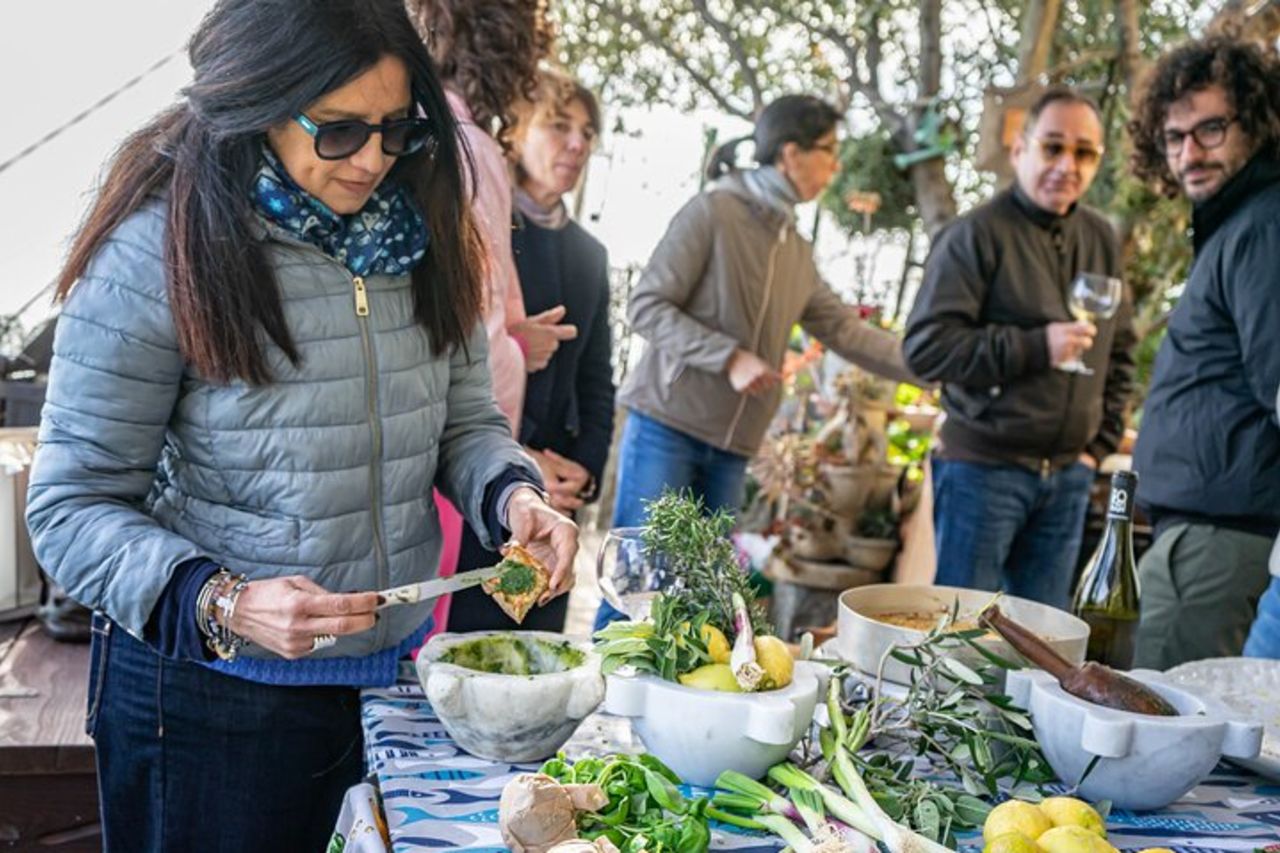 Corso di preparazione del pesto a casa del locale a Genova — 5