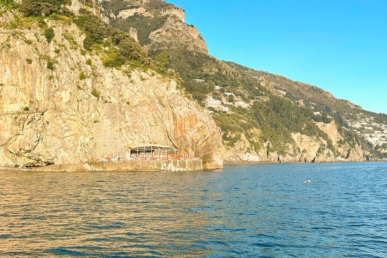 Tour di Piccolo Gruppo a Positano in Barca al Tramonto — 9