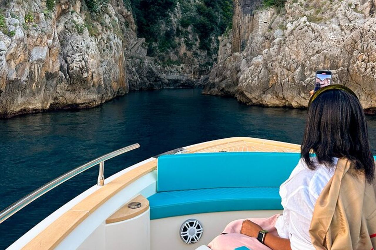 Tour di Piccolo Gruppo a Positano in Barca al Tramonto — 7