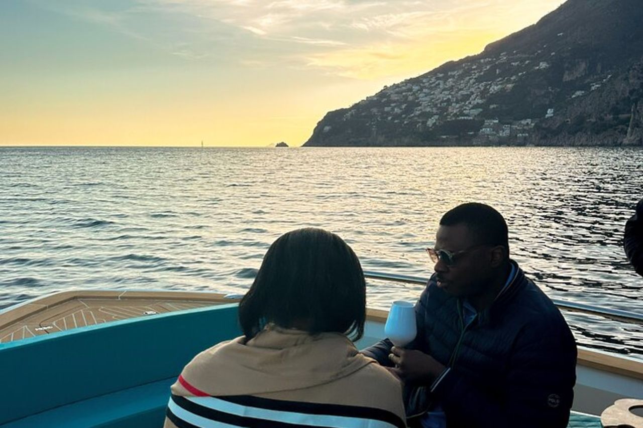 Tour di Piccolo Gruppo a Positano in Barca al Tramonto — 4