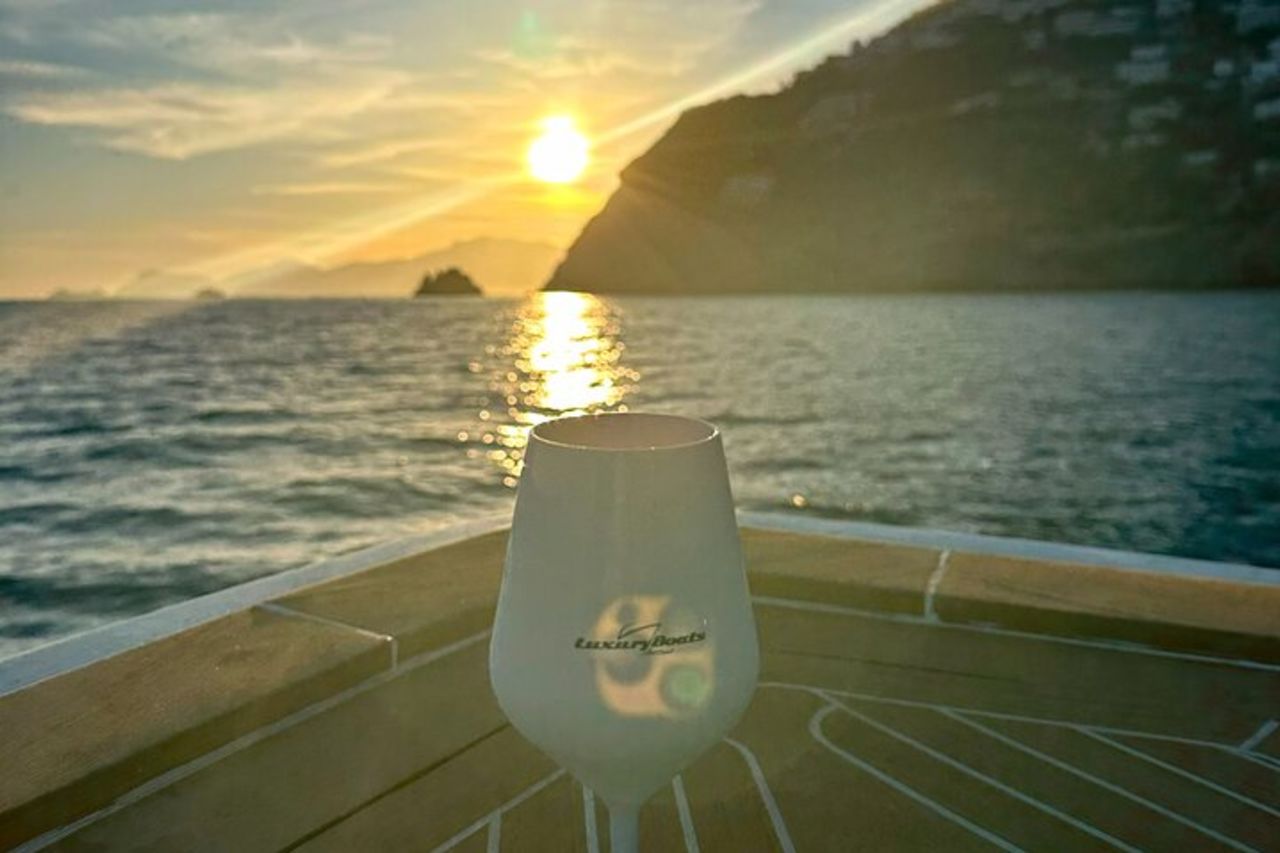 Tour di Piccolo Gruppo a Positano in Barca al Tramonto — 2