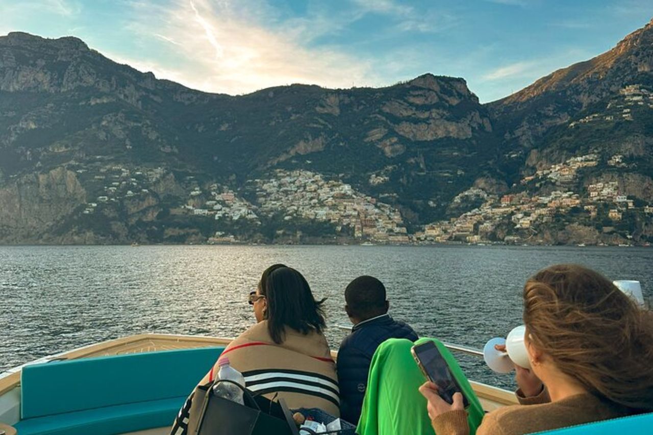 Tour di Piccolo Gruppo a Positano in Barca al Tramonto — 5