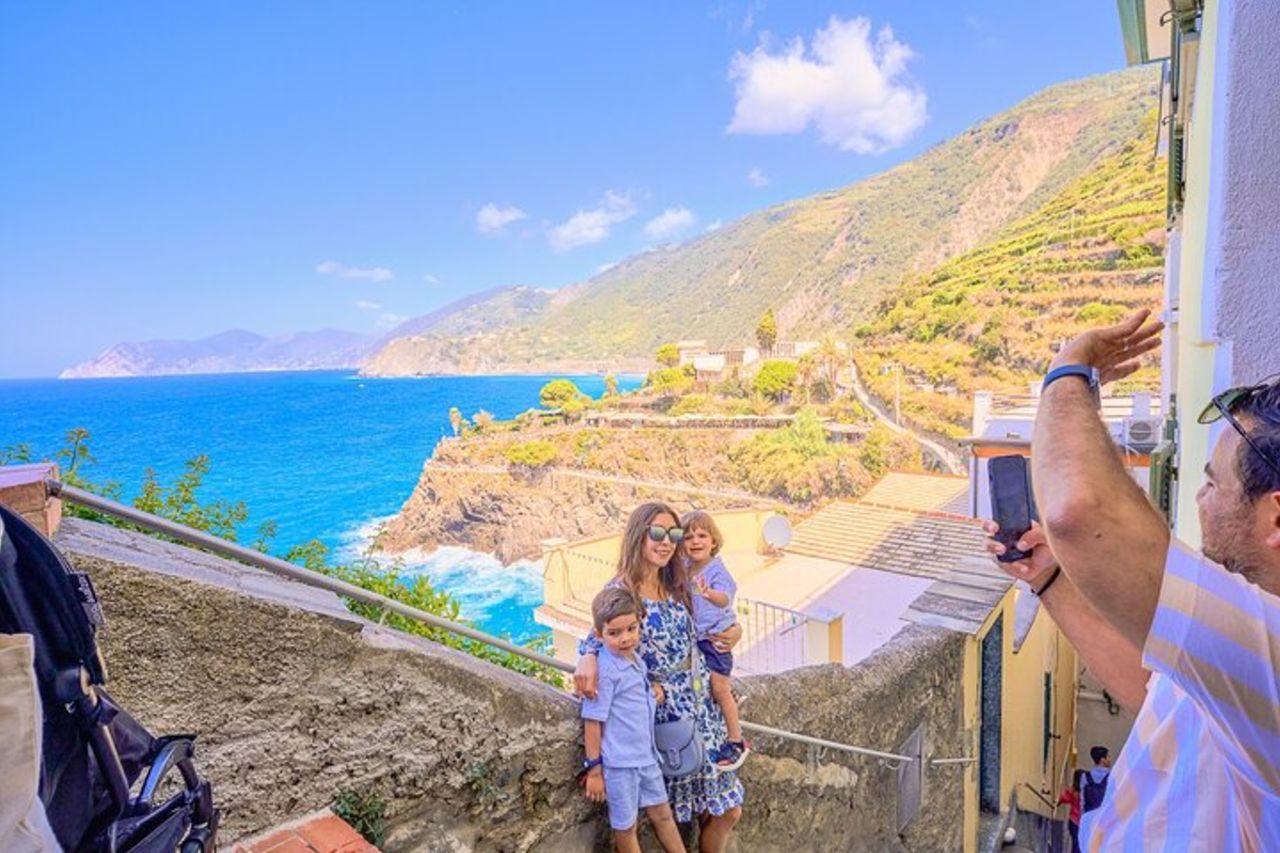 Tour delle Cinque Terre con degustazione di limoncino dalla stazione ferroviaria di La Spezia — 9