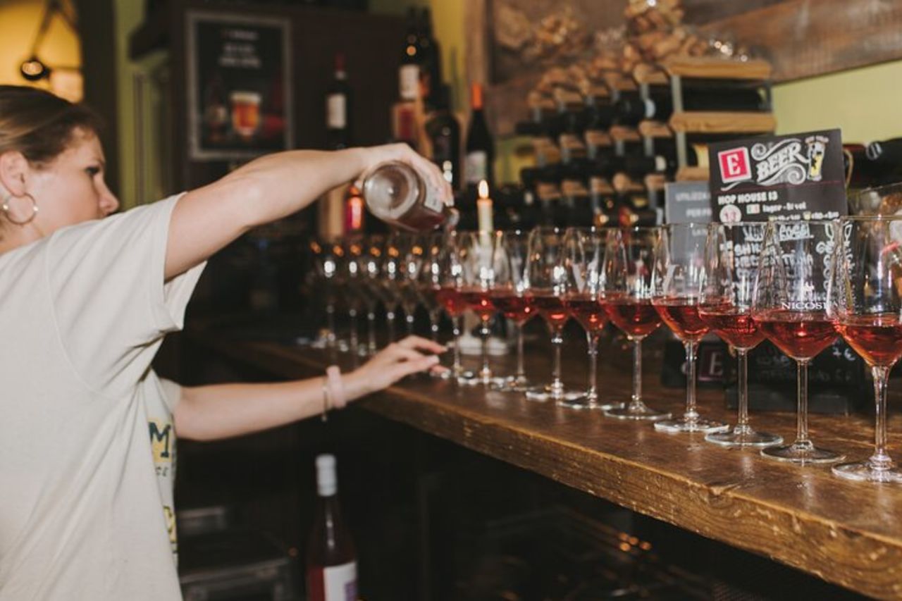 Roma: degustazione di vini a Trastevere con cibo e gelato — 3