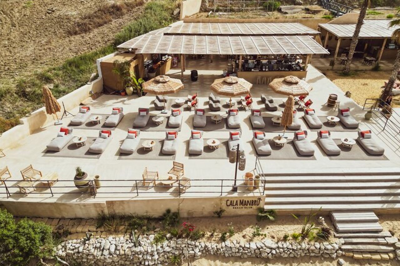 Pass per Intera Giornata a Cala Manbrù Beach Club — 3