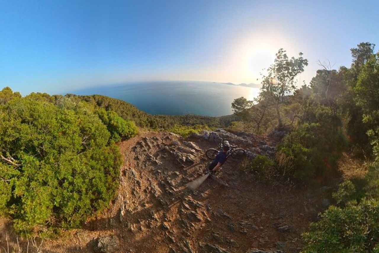 4-Ore con E-Bike Tour Guidato dei Borghi Tellaro e Montemarcello — 7