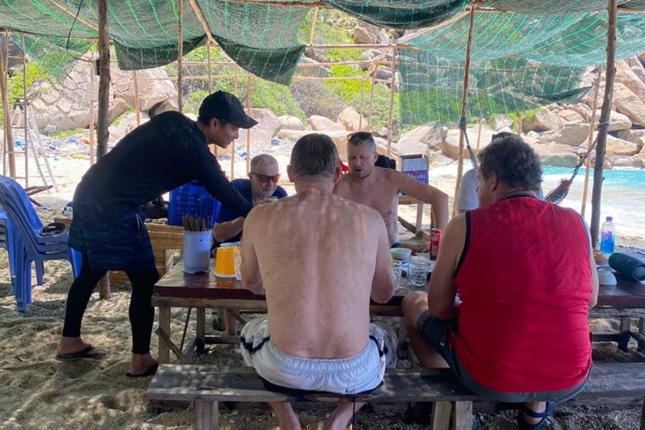 Escursioni private a Wild Island per nuotare, pescare, pranzare con barbecue — 7