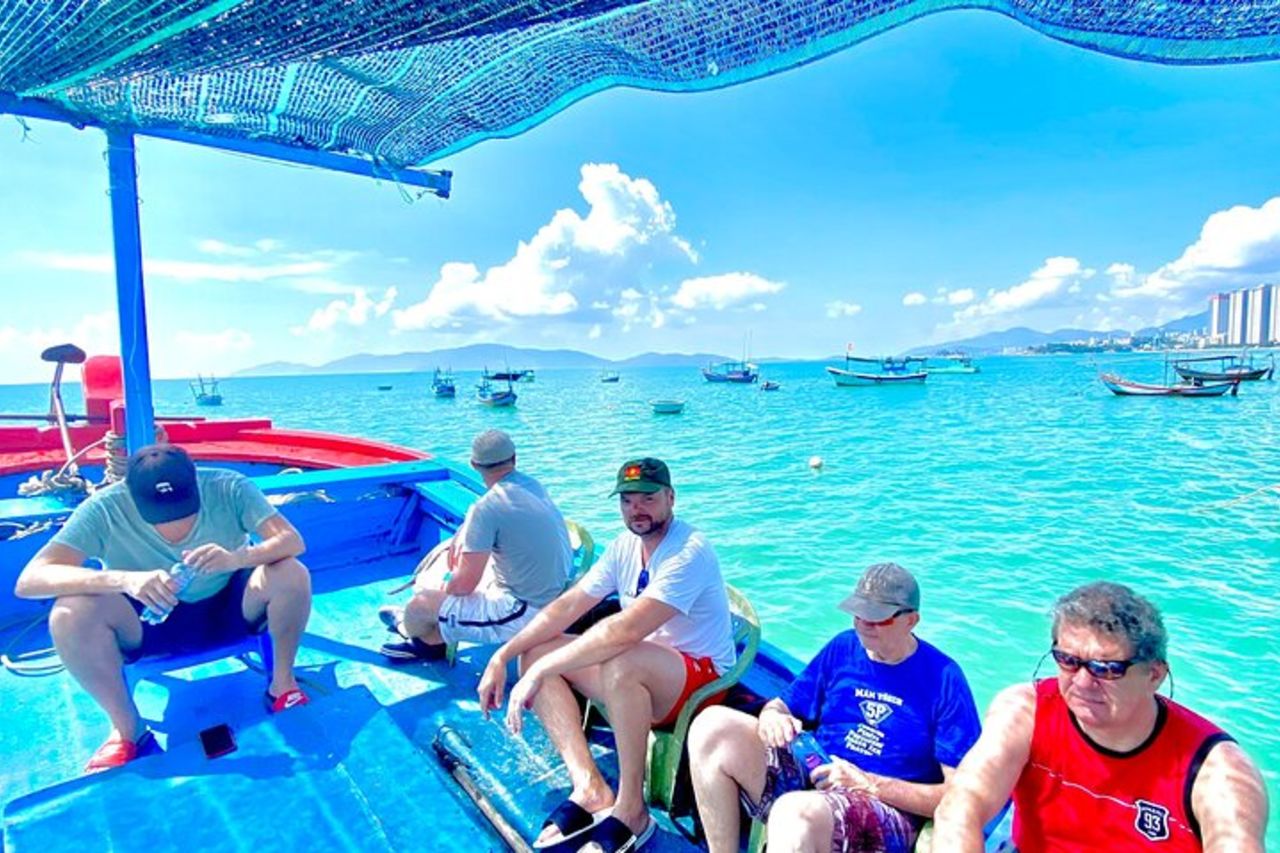 Escursioni private a Wild Island per nuotare, pescare, pranzare con barbecue