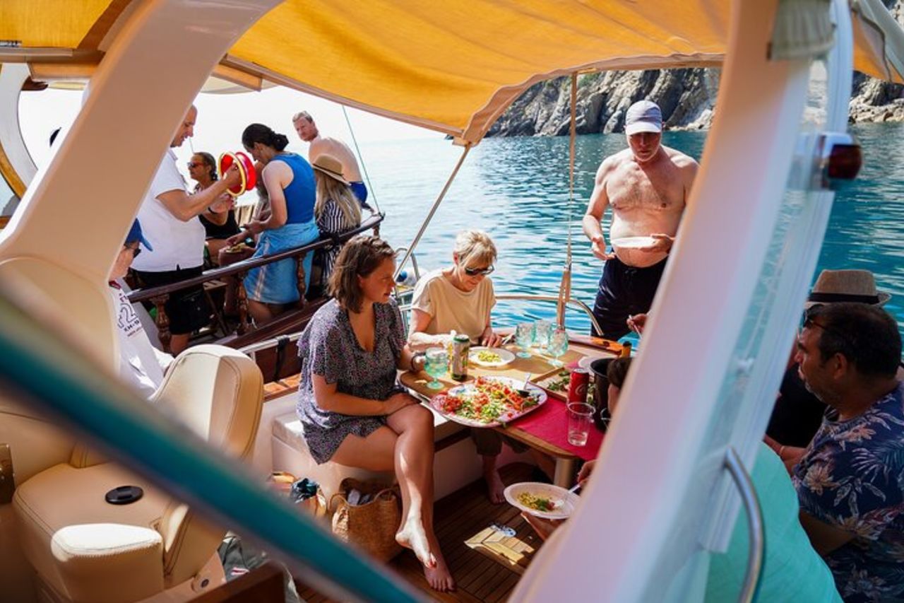 8 Ore Cinque Terre con Pranzo in Barca a Spezia — 4