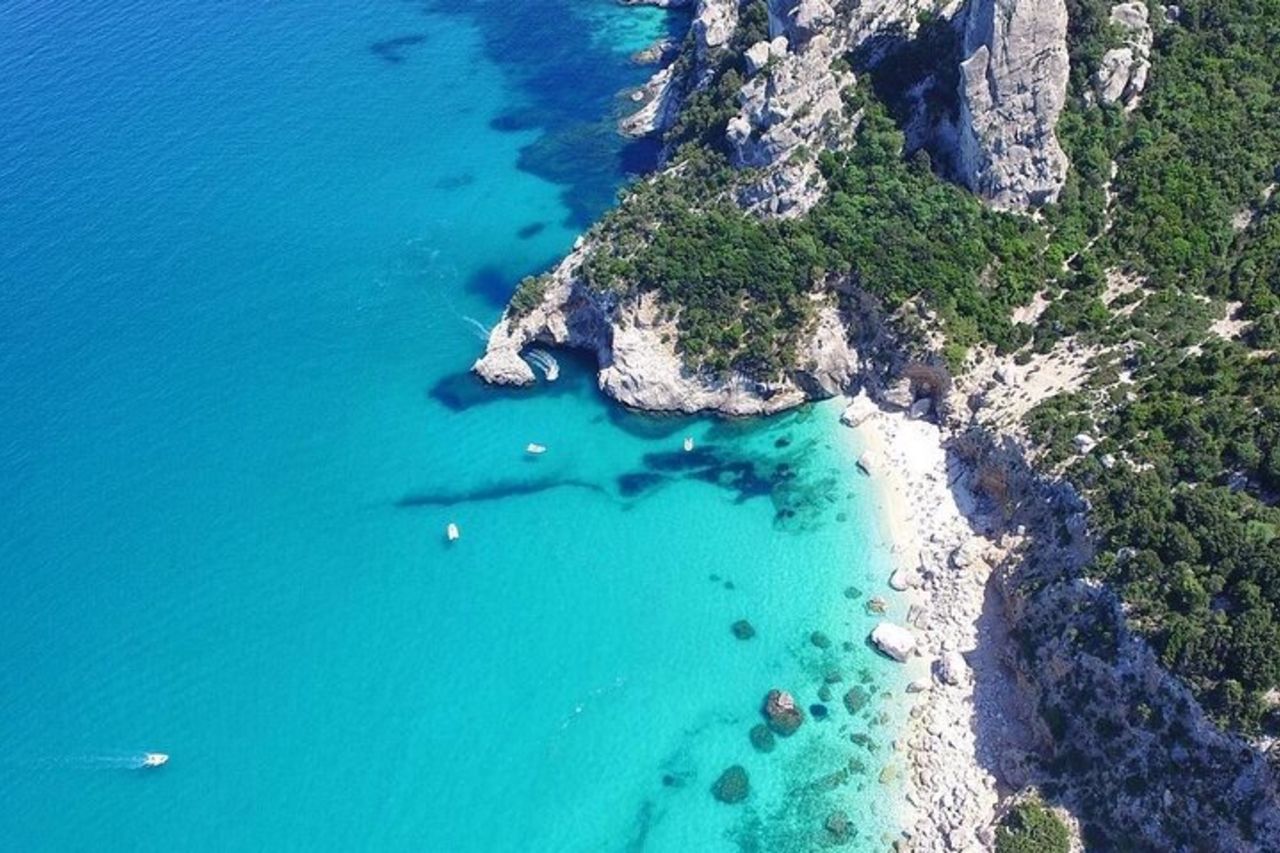 Escursione guidata in barca di un giorno lungo la costa di Baunei da Arbatax — 2
