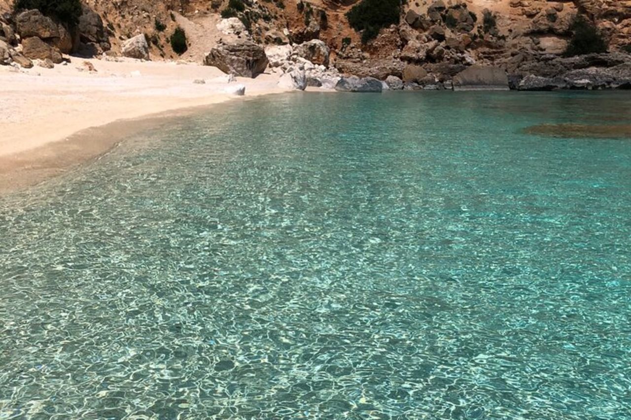 Escursione guidata in barca di un giorno lungo la costa di Baunei da Arbatax — 8