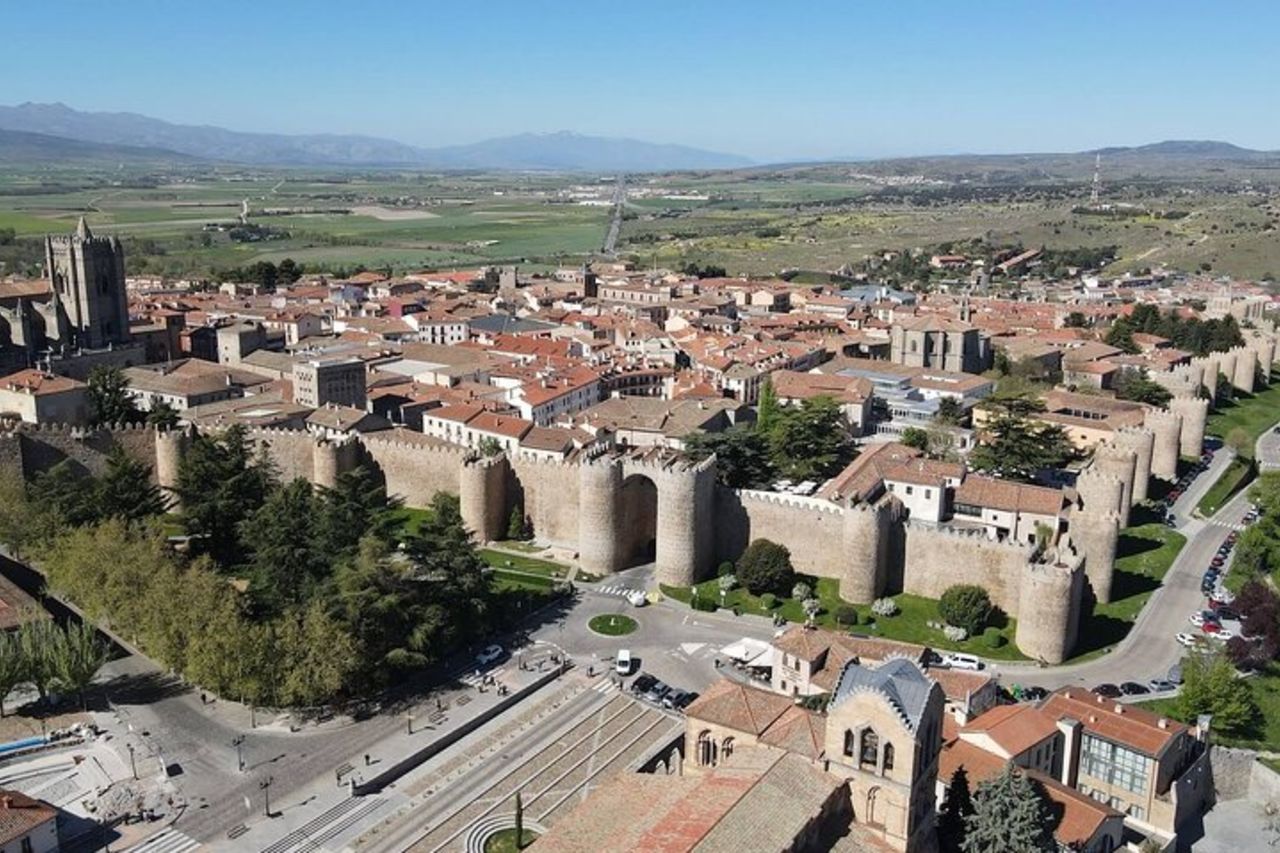Avila con le Mura e Segovia con Alcazar da Madrid — 9