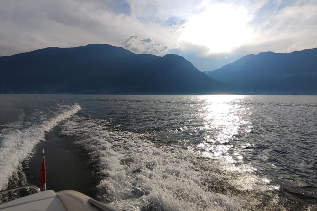 5 ore, 6 ore Tour privato in barca sul lago di Como Luxury Experience — 7