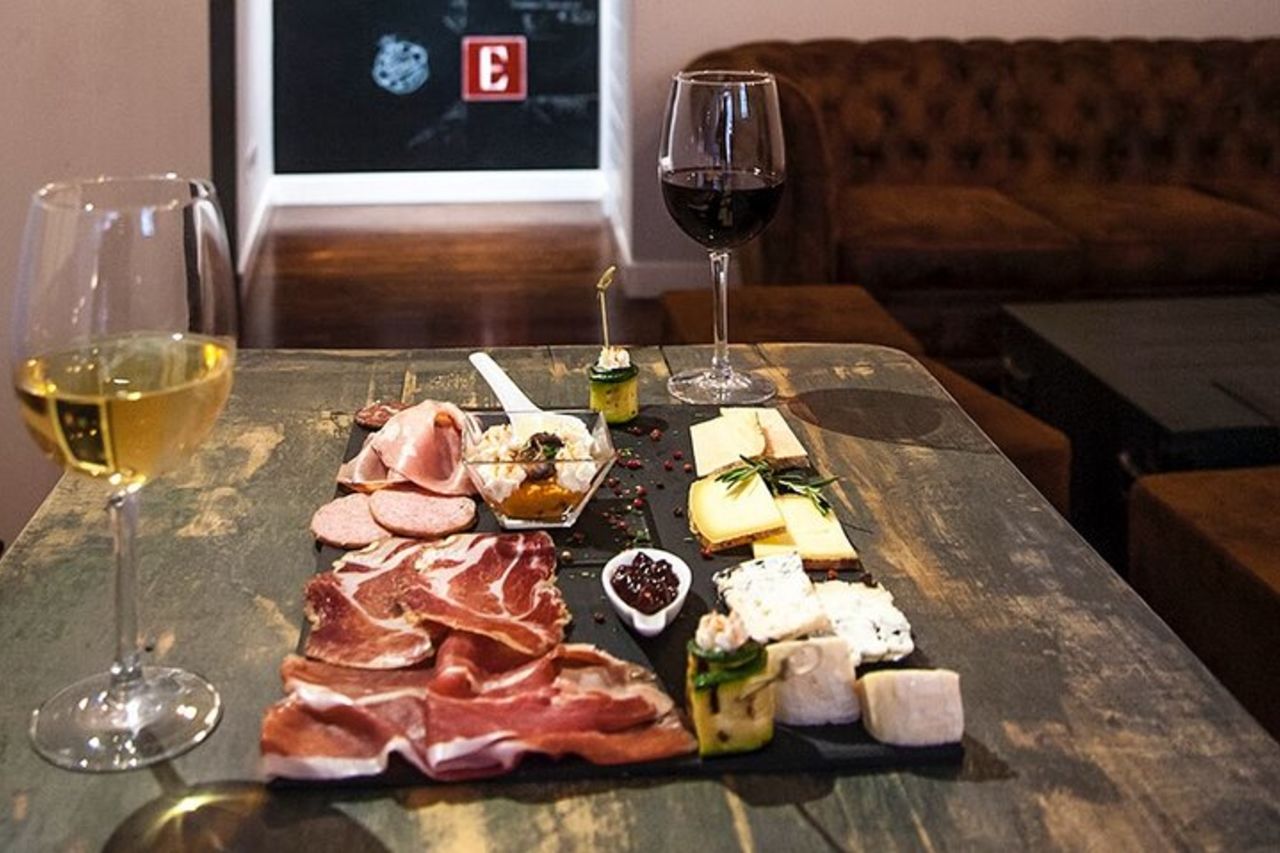 Roma: degustazione di vini a Trastevere con cibo e gelato