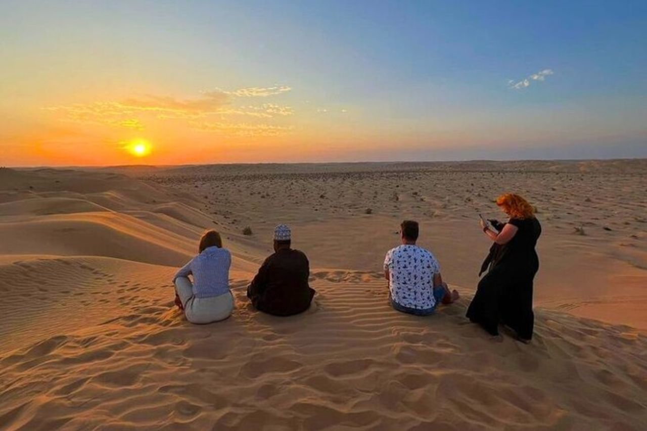 Esperienza privata al tramonto nel deserto del quartiere vuoto — 9