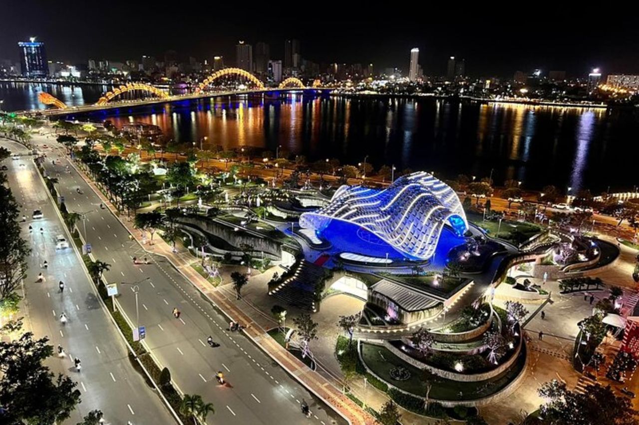 Tour notturno in moto DA Nang e crociera sul fiume da Lady Rider — 3