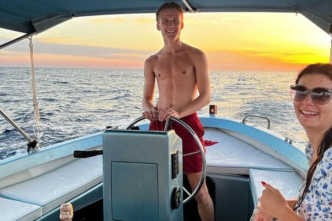 Tour in barca di gruppo al tramonto alle Cinque Terre