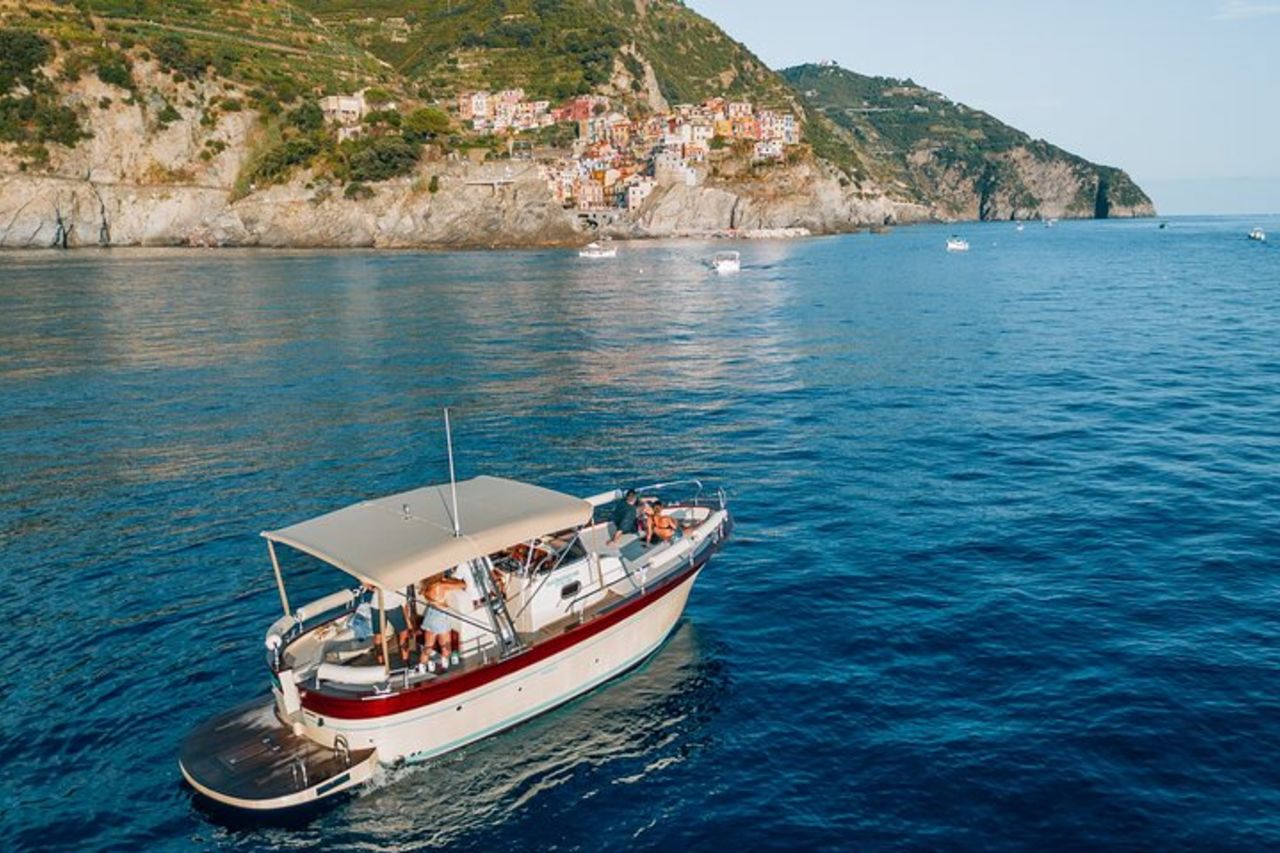 Cinque Terre Sunset Boat Tour : ora d'oro sull'acqua — 2