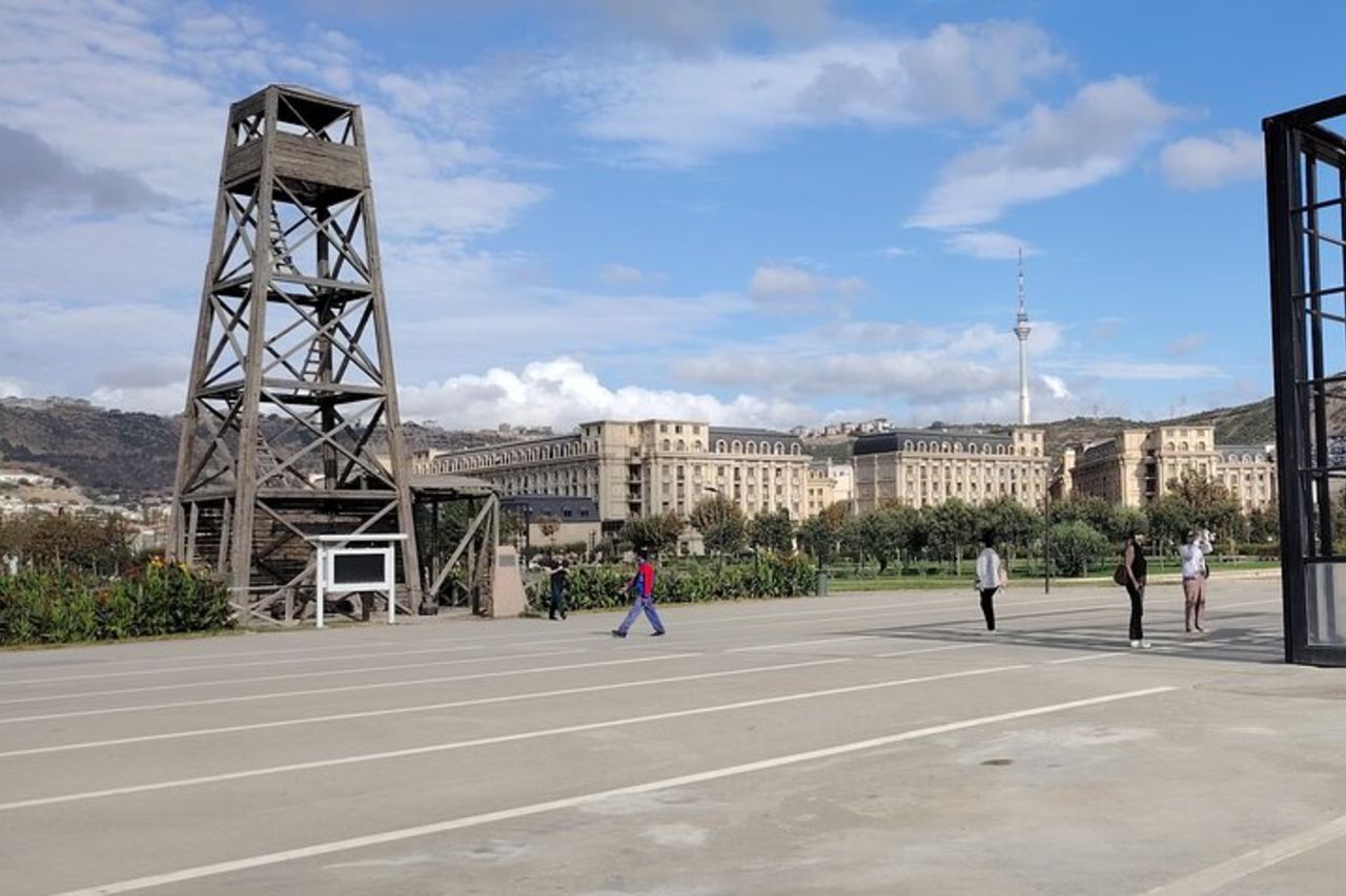 Montagne di caramelle, Lago rosa, Besh Barmag Dag, Moschea di Bibiheybat — 7
