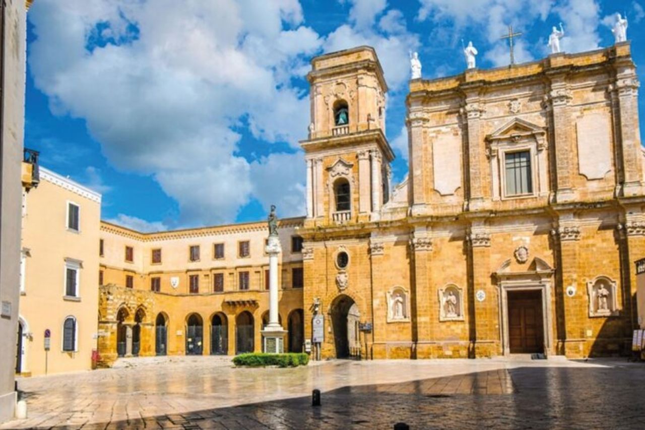 Tour a piedi di Brindisi con audioguida e guida scritta da un locale — 3