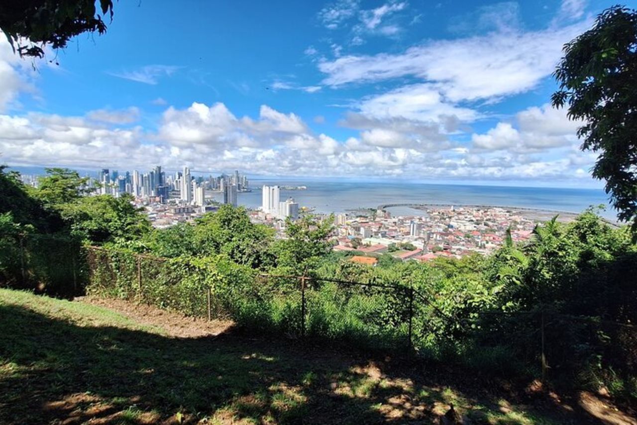 Camminare sul Cerro Ancón: Natura e panorami unici