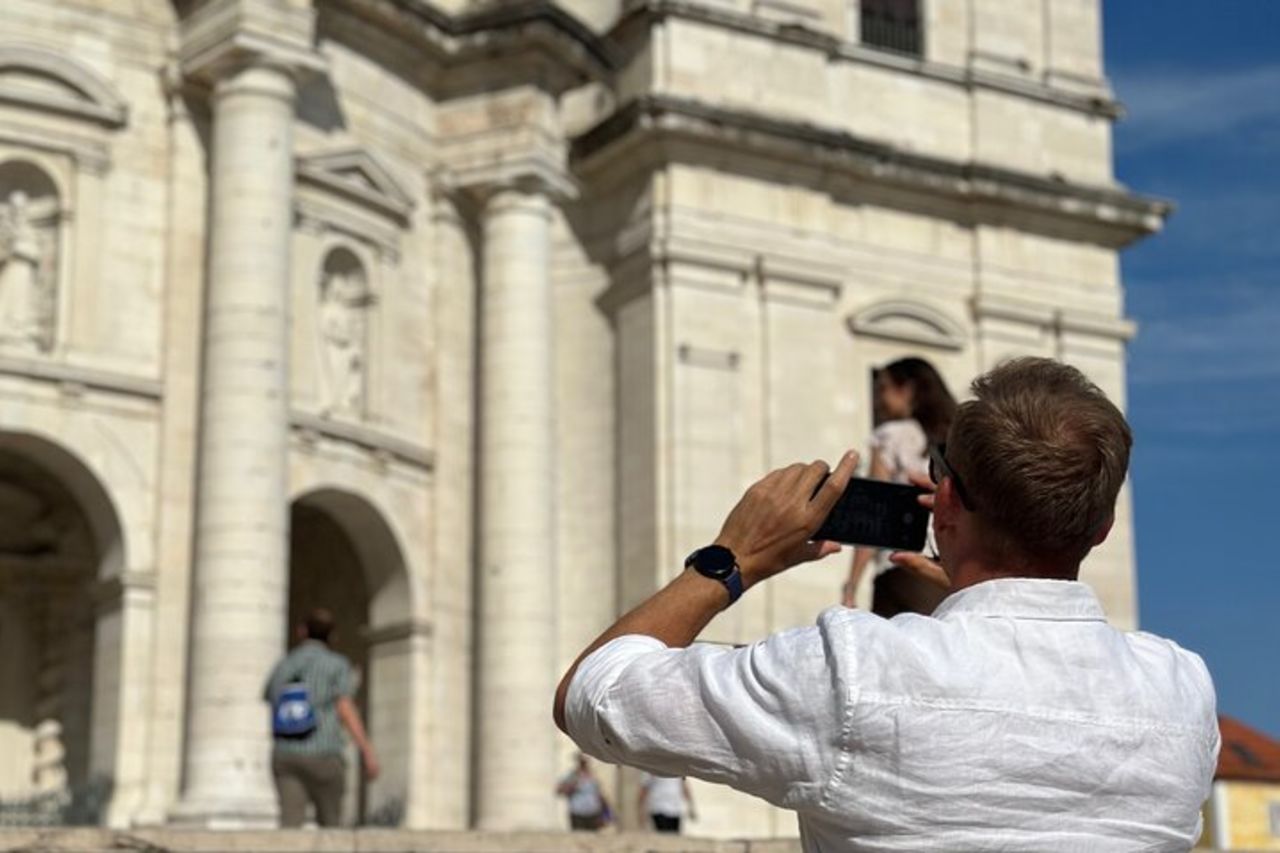 Tour privato in Tuk Tuk attraverso le strade storiche di Lisbona — 2