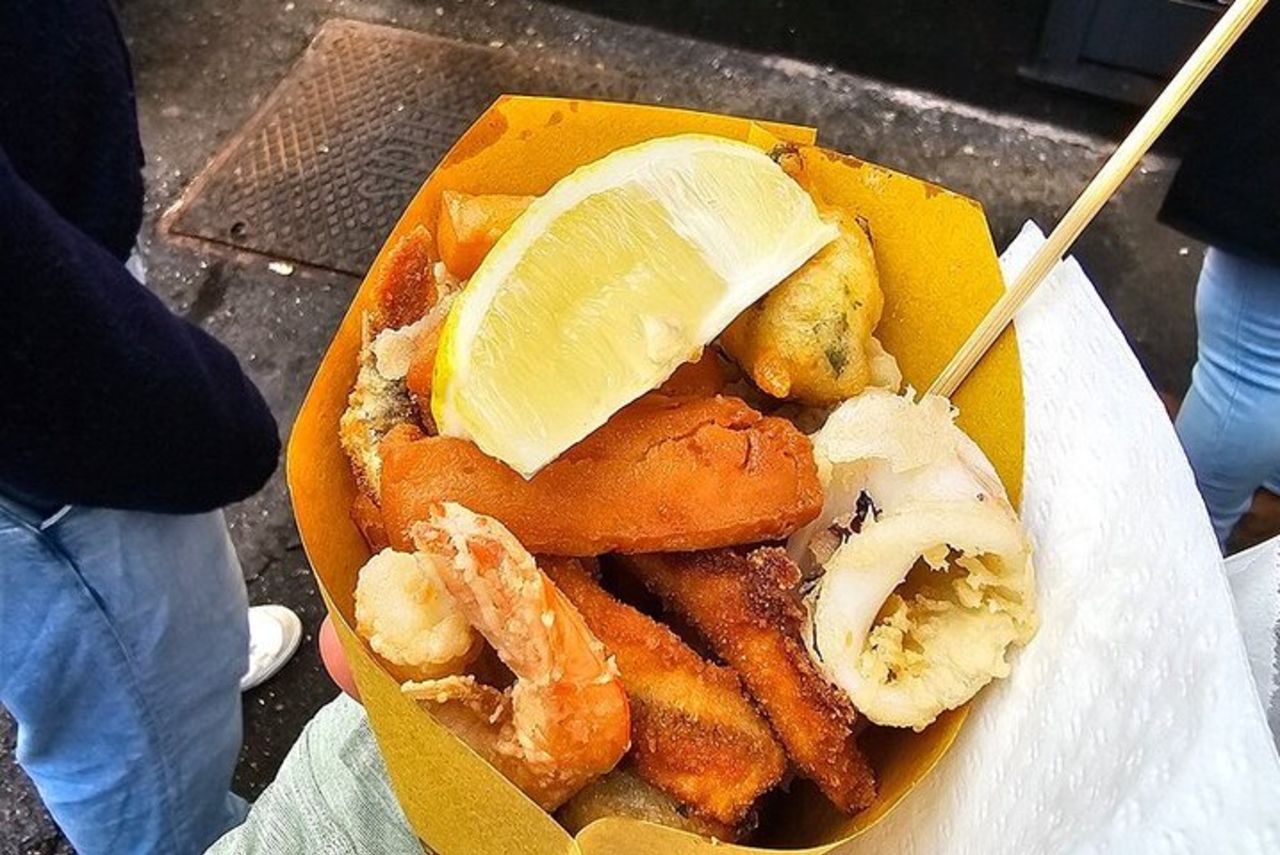 Tour a piedi di cibo, vino e storia di Genova — 7