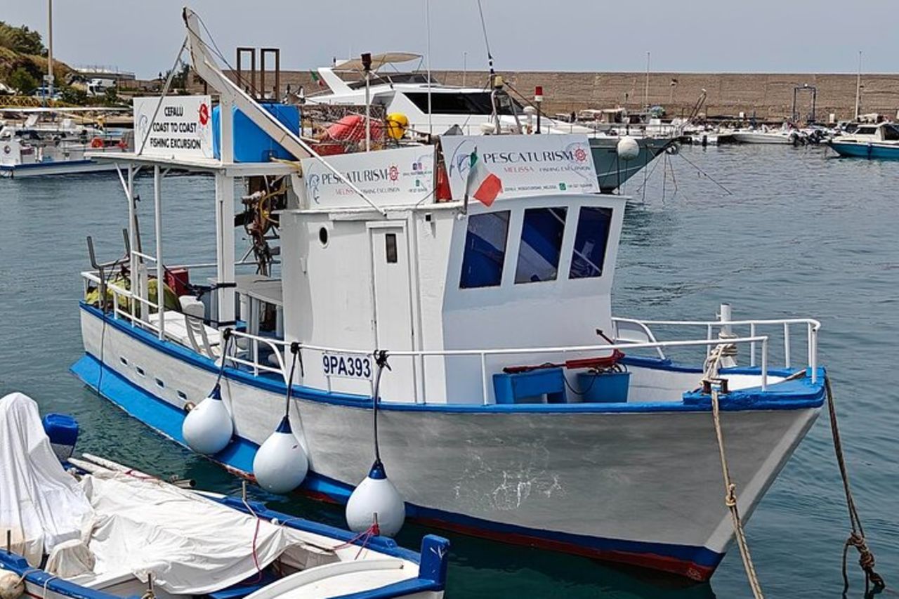 Cefalù: Gita in Barca con Pesca, Tour Costiero e Pranzo a Bordo — 2