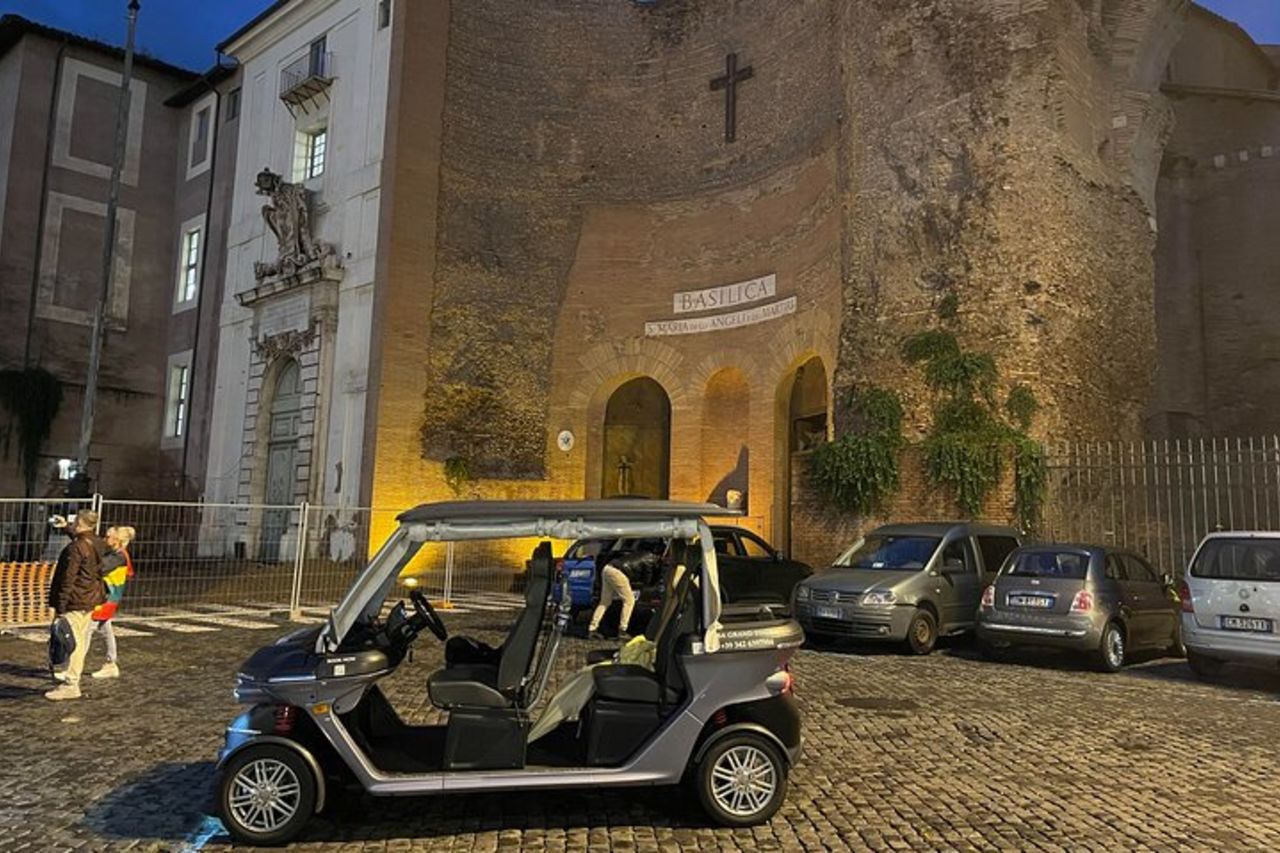 Tour privato in golf cart di Roma di notte — 9